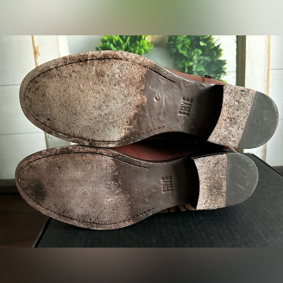 Frye Carly Zip Chelsea Boot - Cognac size 8.5 - Picture 8 of 9